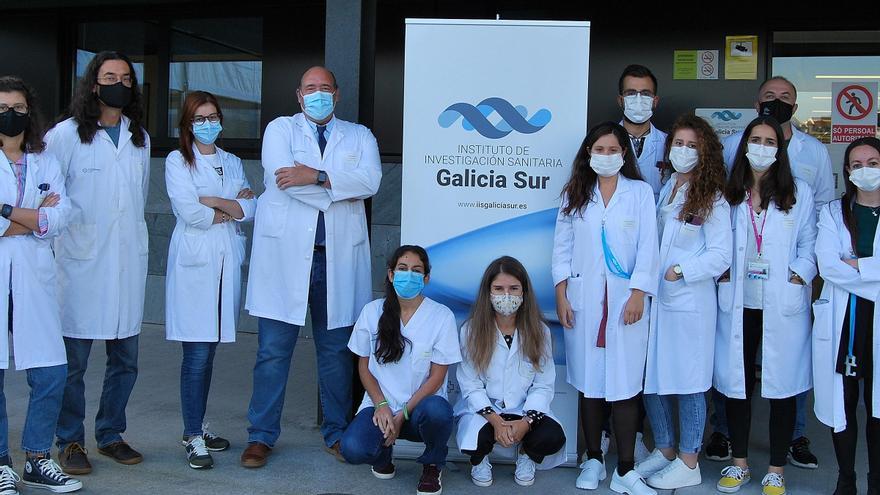 El Grupo de Neurociencia Traslacional del Galicia Sur, con Rodrigues-Amorim agachada (1ªd). // FdV