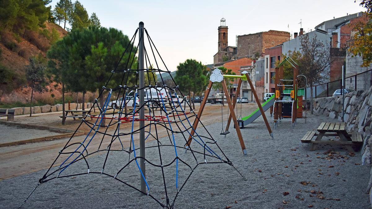 Imatge de com ha quedat el parc parc infantil del Poble Vell un cop remodelat