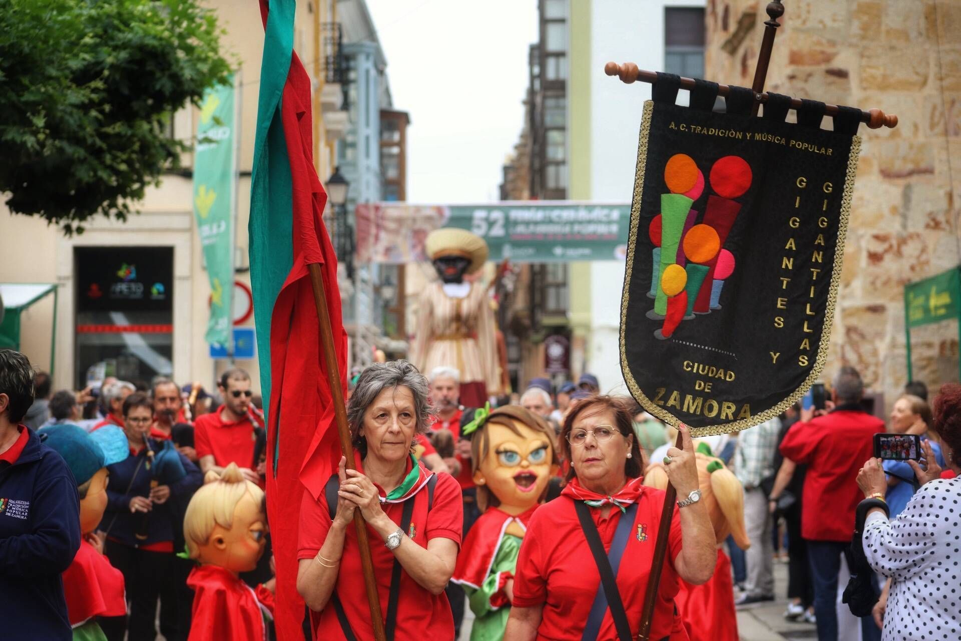 Pasacalles de Gigantes y Cabezudos en las Fiestas de San Pedro de Zamora de 2024