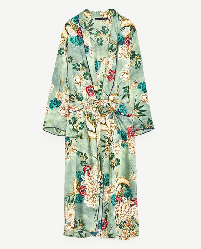 Kimonos largos: verde aguamarina, de Zara, 59,95 euros