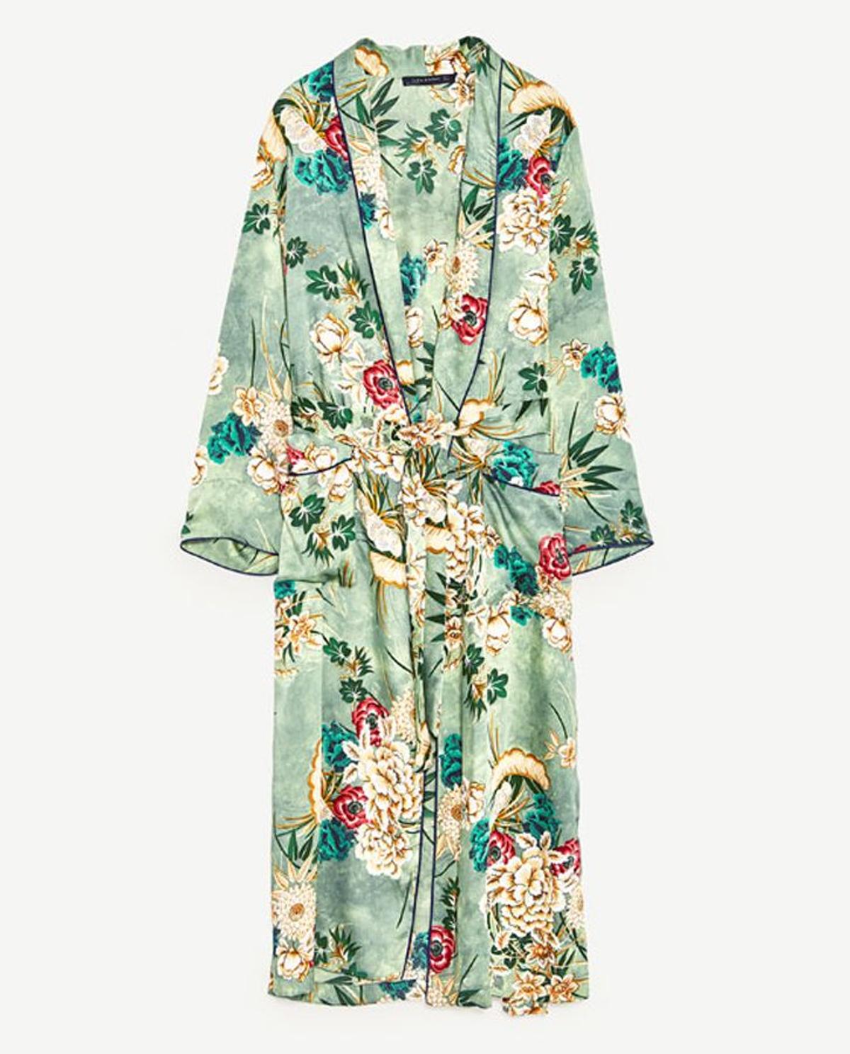 Kimonos largos: verde aguamarina, de Zara, 59,95 euros