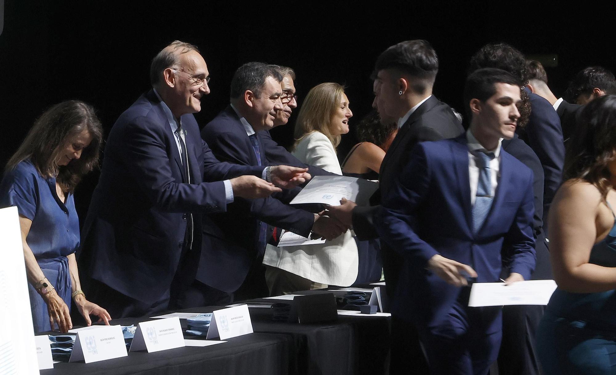 Multitudinario acto de graduación de la Escuela de Industriales en el Auditorio Mar de Vigo