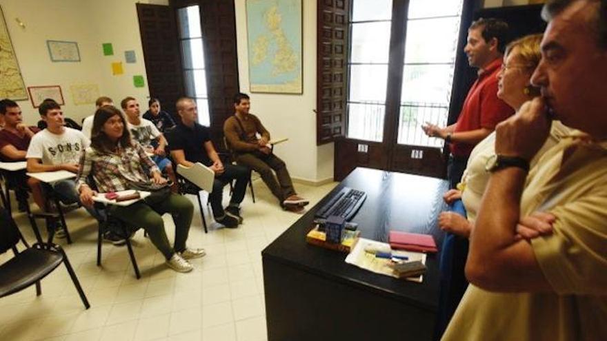 La escuela de hostelería de La Cónsula inició el lunes el nuevo curso con las clases teóricas.