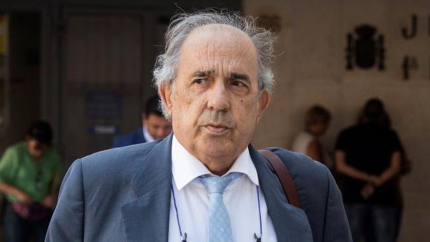 Muere Enrique Álvarez Conde, el director del polémico máster de Cifuentes