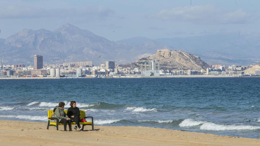 Este es el aspecto de las playas de Alicante en el primer puente festivo del año