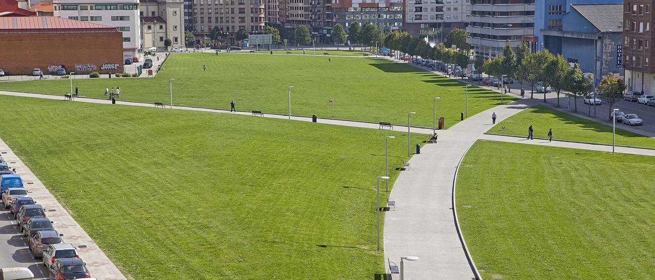 Vista del Solarón, terrenos pertenecientes al plan de vías de Gijón.