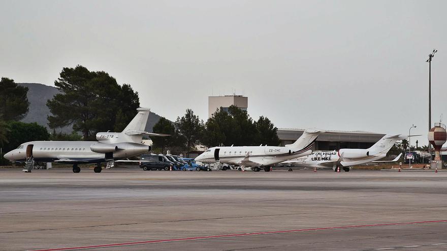 El aeropuerto de Ibiza registró en julio una media de 84 vuelos diarios de ‘jets’