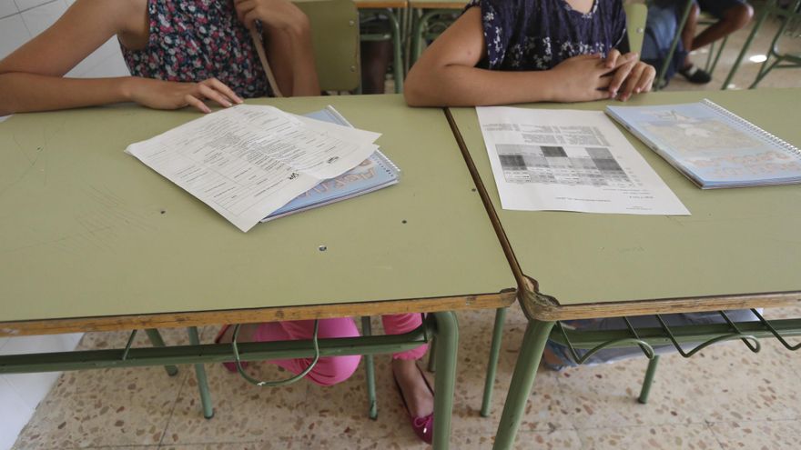 Los directores de los colegios alertan del &quot;grave perjuicio&quot; para los alumnos el cambio de la lengua mayoritaria a mitad de escolarización