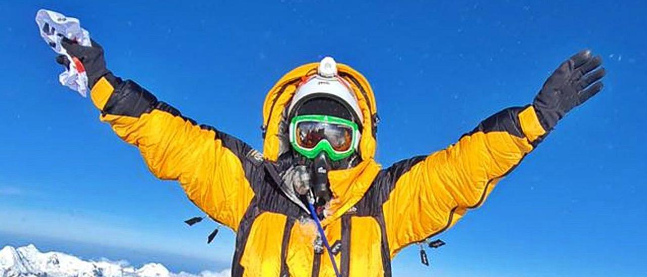 Adriana Brownlee tras coronar la cima del Everest.