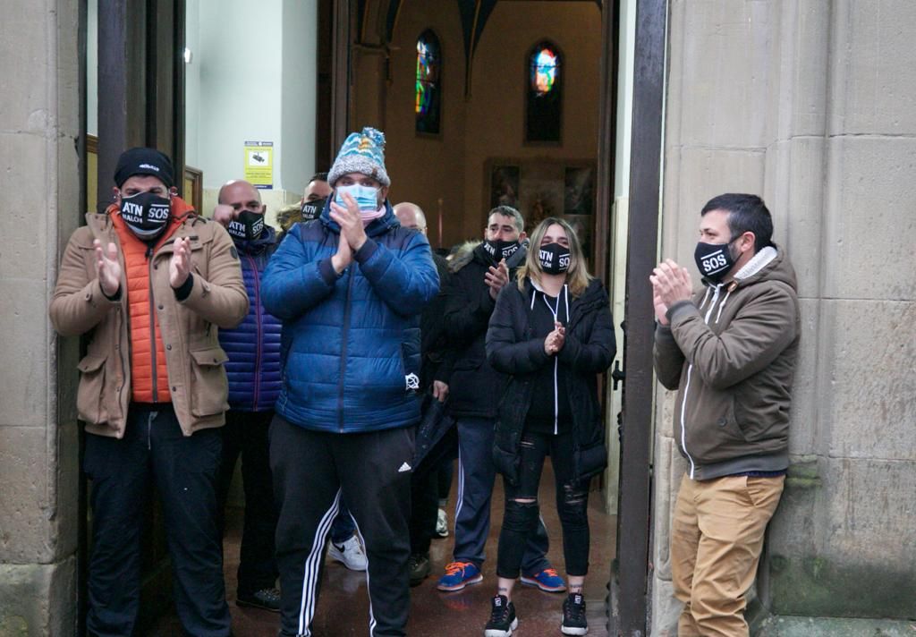 Los autónomos del valle del Nalón salen de sus encierros en las iglesias de Laviana, El Entrego y La Felguera