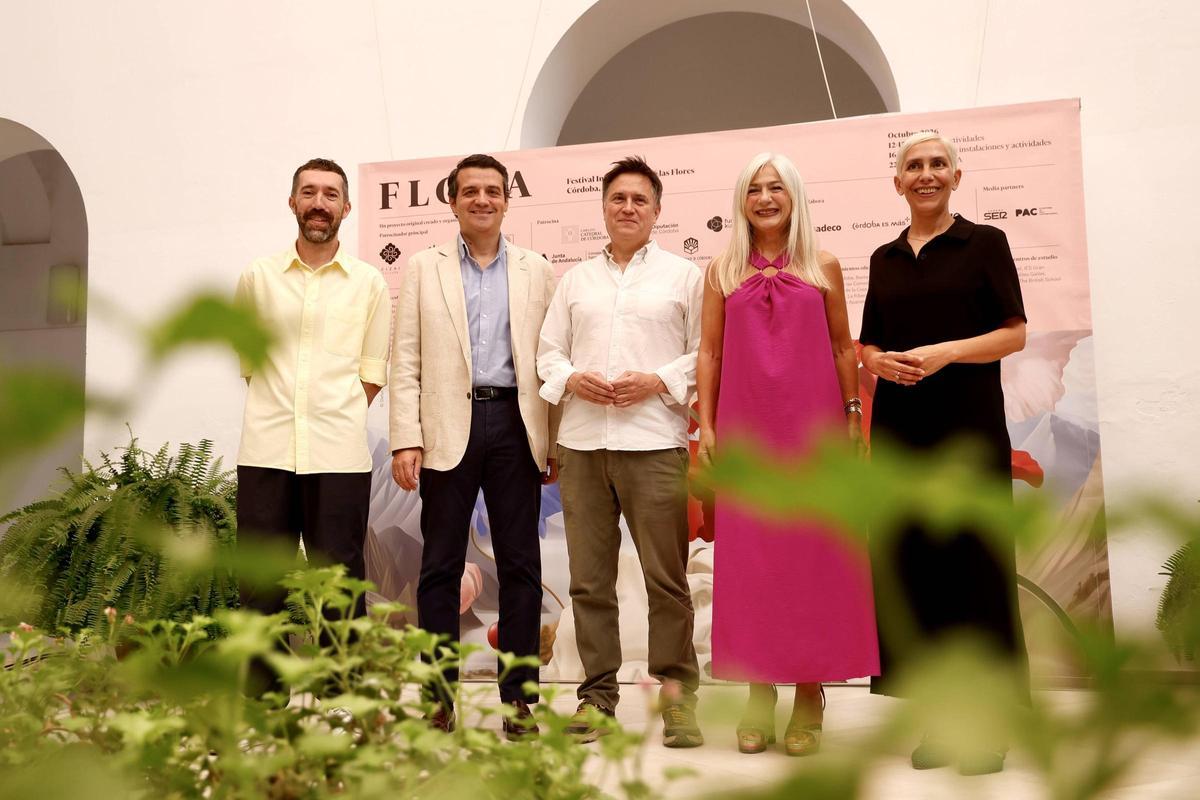 Emilio Ruiz, José María Bellido, Juan Ceña, Patricia del Pozo y María Van den Eynde, hoy en la presentación de Flora.