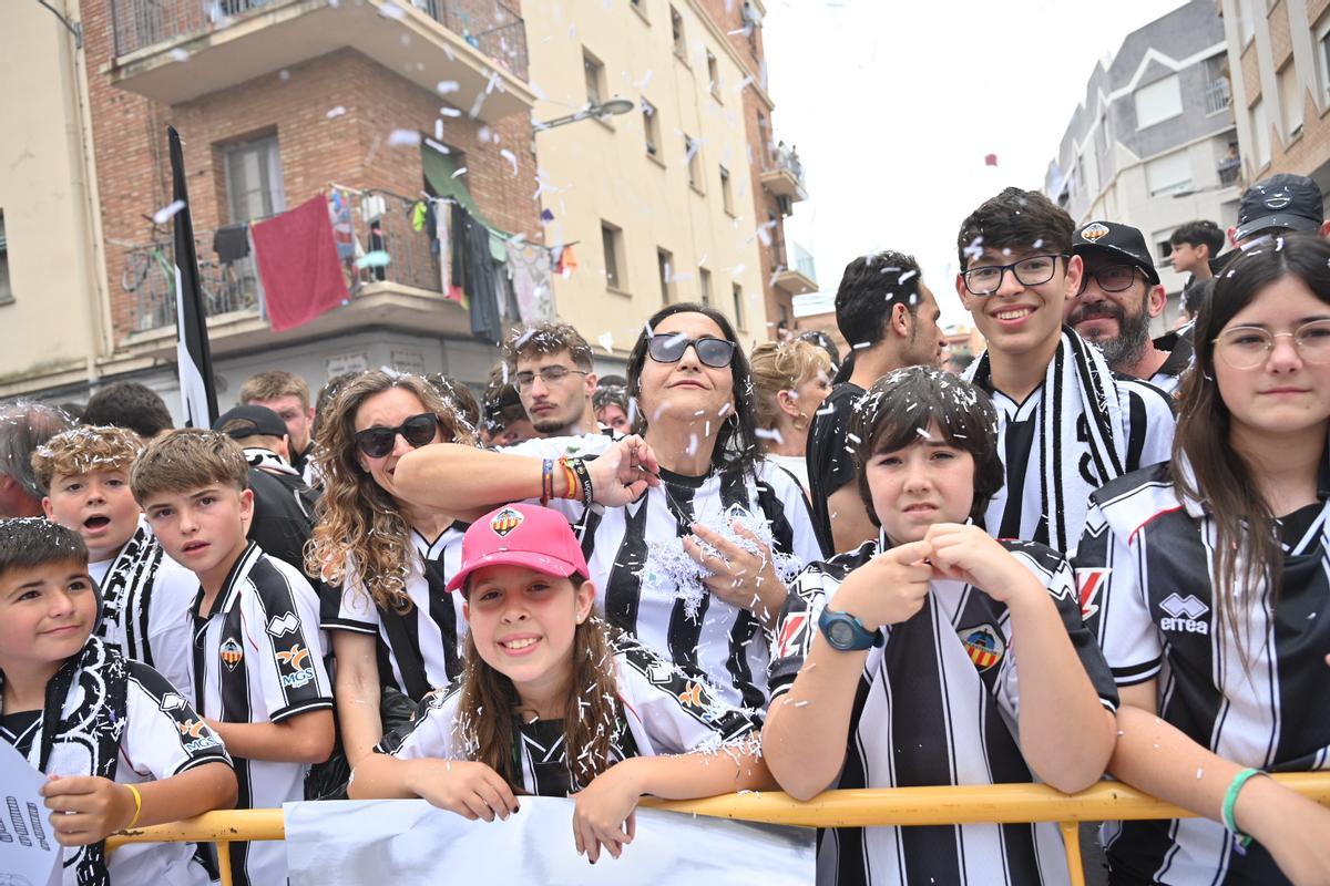 Galería | Ambientazo en la previa del Castellón-Eibar y el recibimiento del bus en la calle Huesca Galería | Ambientazo en la previa del Castellón-Eibar y el recibimiento del bus en la calle Huesca