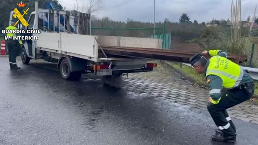 Interceptado dos veces en una semana un vehículo con exceso grave de carga en Bergondo y Culleredo