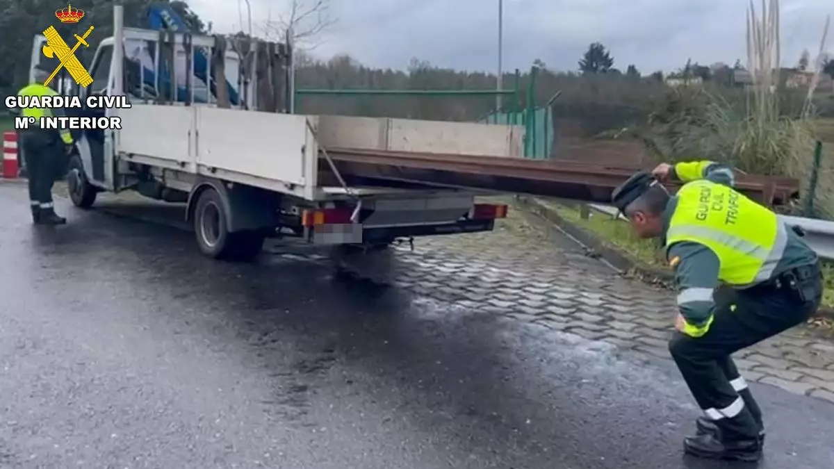 Interceptado dos veces en una semana un vehículo con exceso grave de carga en Bergondo y Culleredo