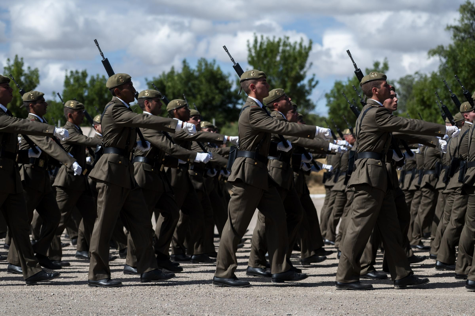 EN IMÁGENES | Multitudinaria jura de bandera en Cáceres con récord de mujeres soldado