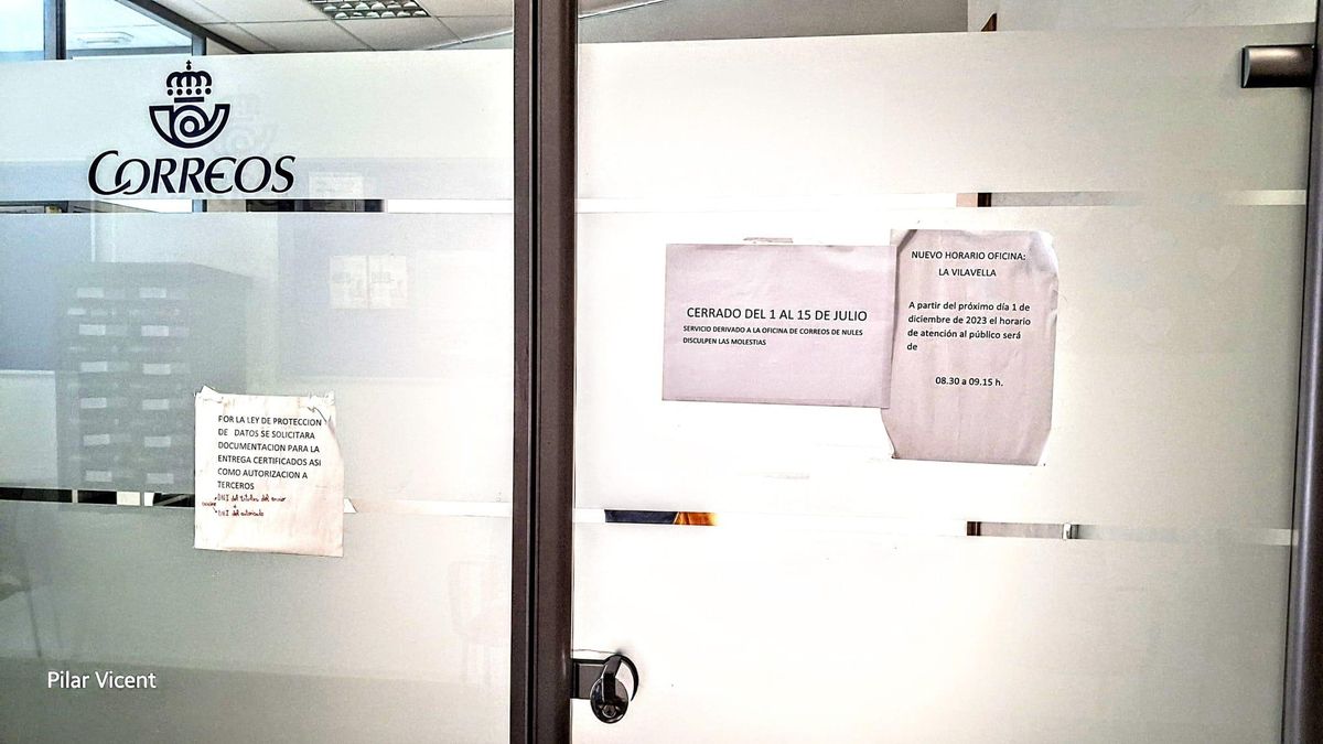 El 1 de julio un cartel anunciaba de un cierre en la oficina hasta el 15 del mismo mes.
