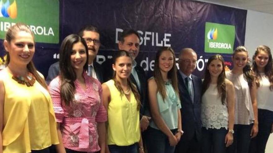 La Bellea y sus damas durante la presentación del desfile