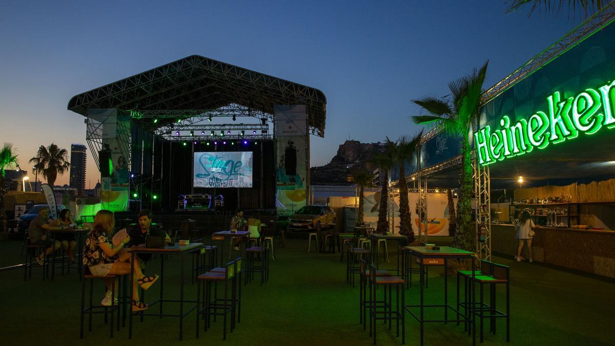 Después de cada concierto se podrá seguir disfrutando de la música al aire libre con Djs hasta el cierre.