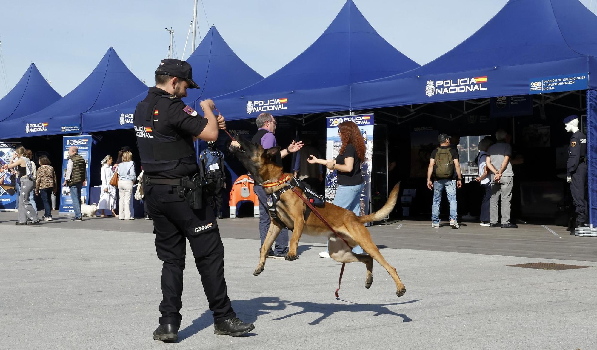 Los perros policía y el robot Sira, protagonistas en la "Exposición de Medios" de la Policía Nacional