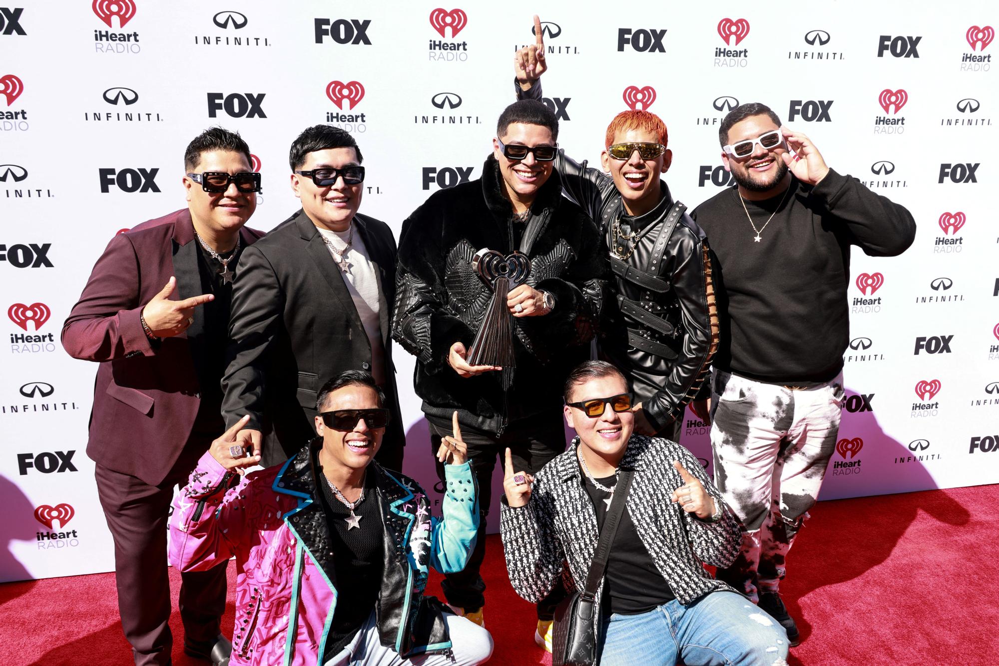 Las mejores imágenes de la alfombra de los iHeartRadio Music Awards 2023