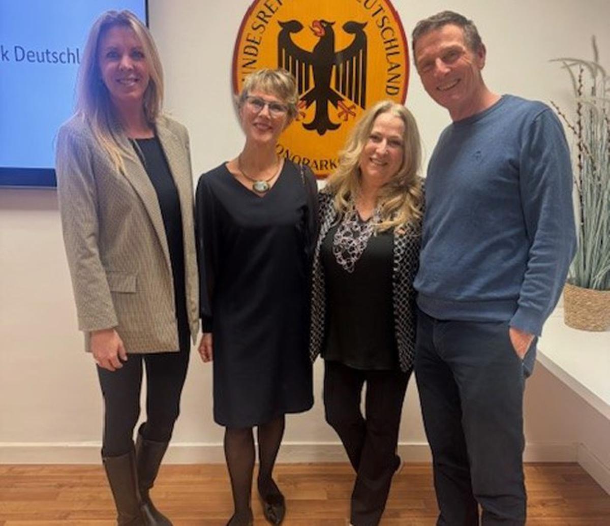 Vicente Seguí, sra. Jakobs, Nuria von Kapff, Toni Pérez, el cónsul general de Alemania, Elmar Jakobs y Manuel Lafuente. | ALINUR