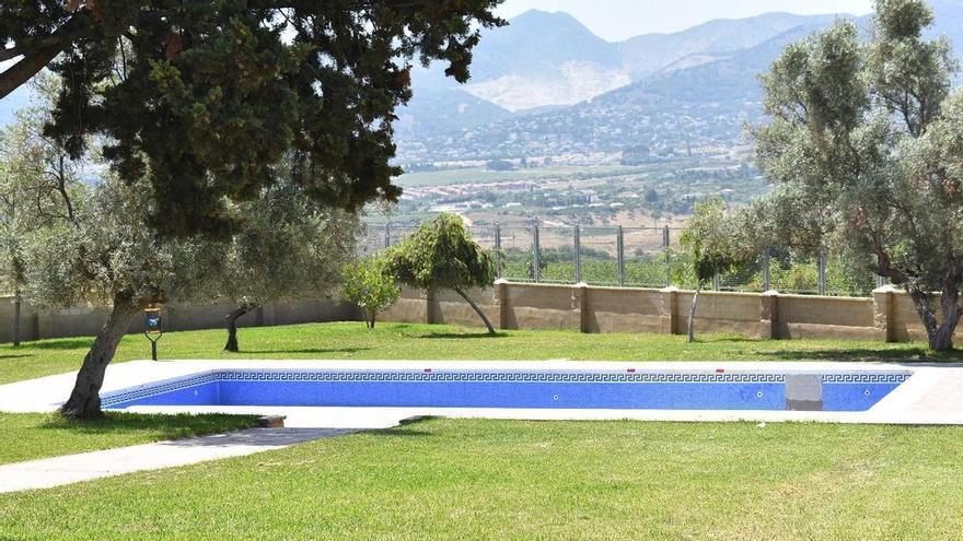 Alhaurín de la Torre cierra cuatro piscinas municipales tras detectar E. coli en el agua