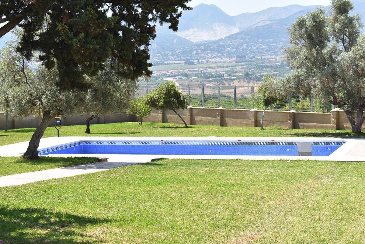 La piscina e Torrealquería, en Alhaurín de la Torre.