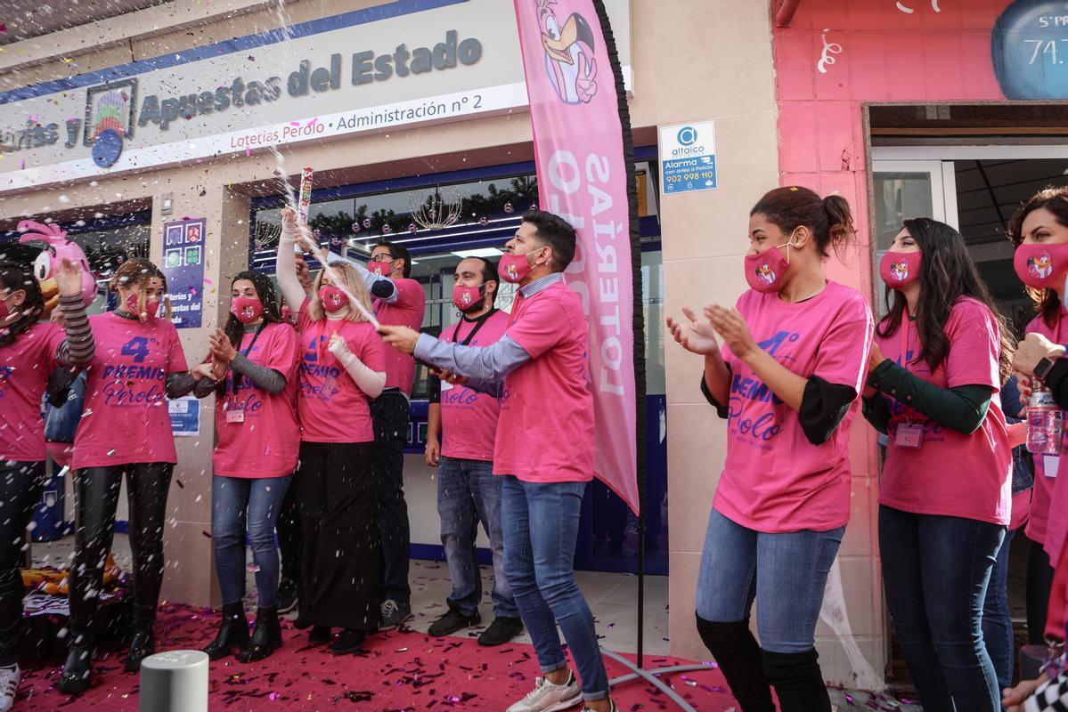 Lotería de Navidad 2021:  'El Perolo' de San Pedro del Pinatar reparte miles de euros