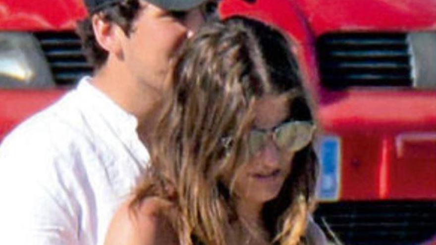 La pareja, en una imagen en Ibiza publicada por Diez Minutos