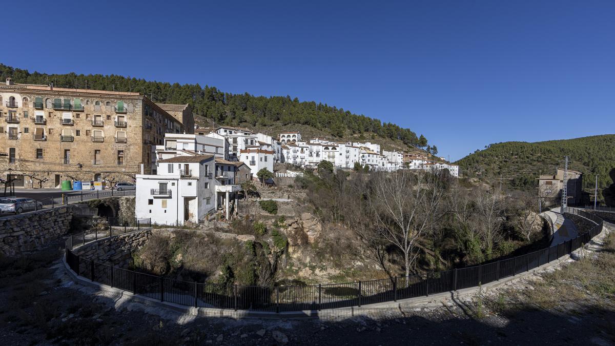 Vista del pueblo con el Convento de los monjes Servitas