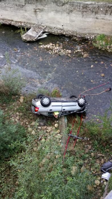 Caída de un coche desde el puente de La Chalana