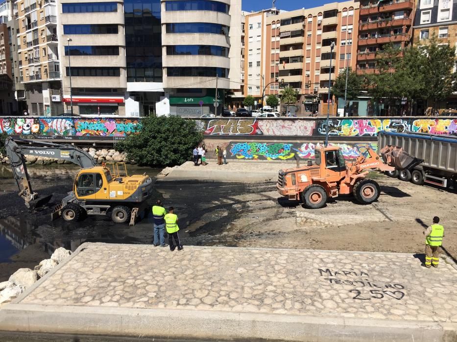 Se inicia la limpieza de lodos del río Guadalmedina