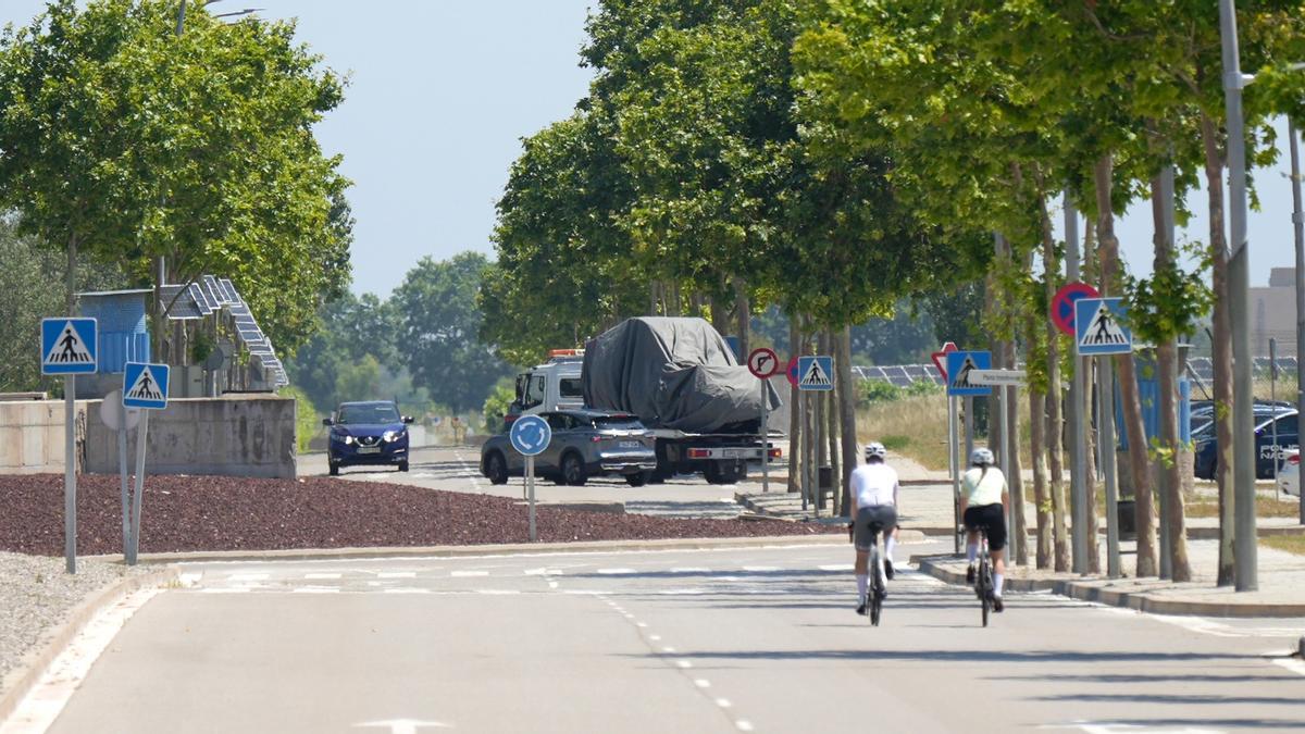 El papamóvil, recién aterrizado en El Prat