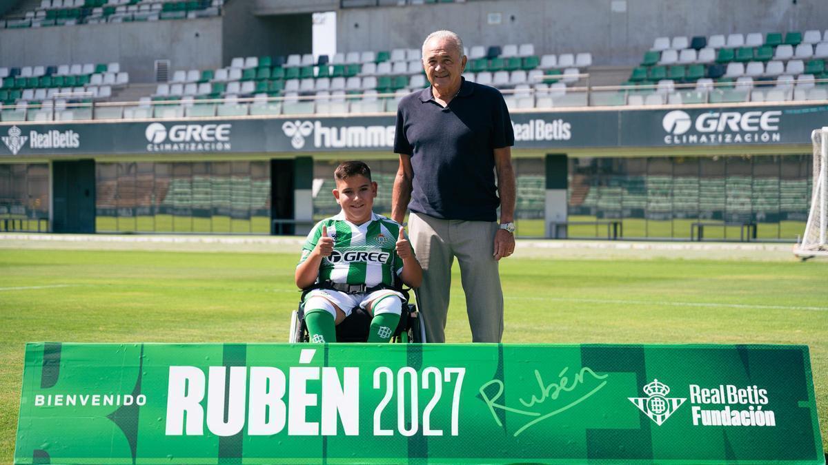Betis: Rubén de la Bandera, con espina bífida, nuevo ‘Fichaje Estrella’ de la Fundación Real Betis: «Es un supercampeón»