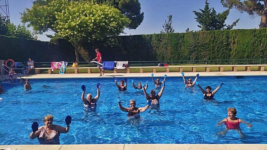 Las mujeres de Fréscano han disfrutado con el aquagym.  |