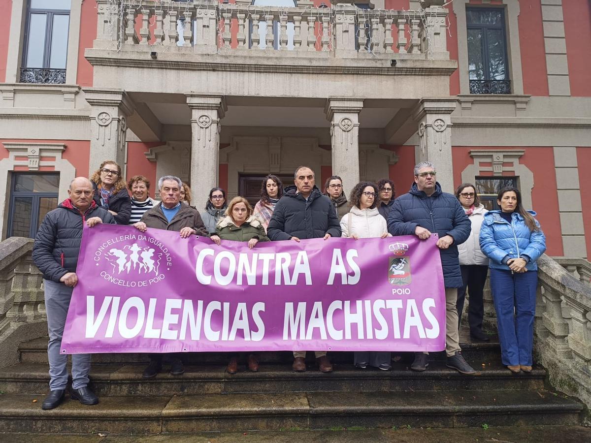 Concentración celebrada en el Concello de Poio.