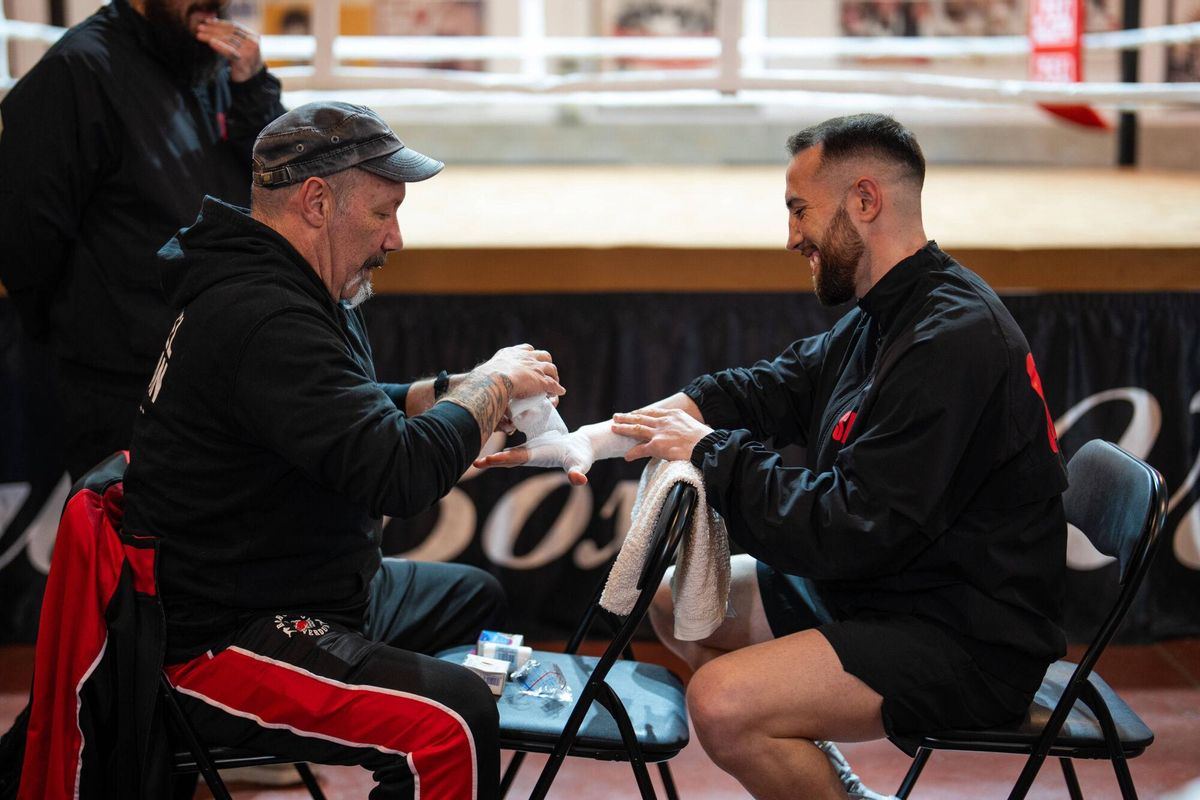 Sandor Martín en Boxeo Vega Center durante el entrenamiento dirigido por su padre y mentor Rafa Martin, para los medios de comunicación, amigos y familiares.