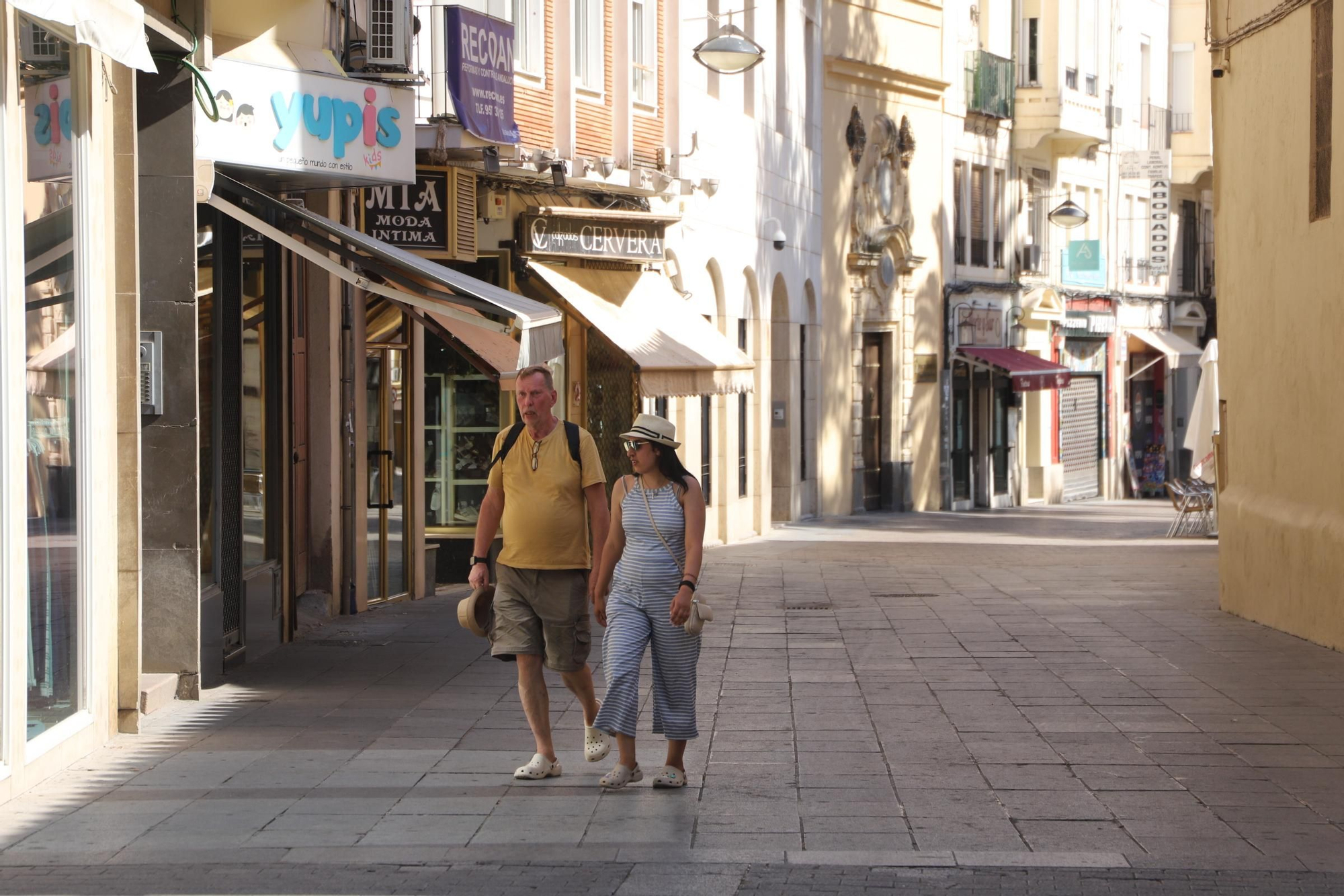 Los turistas disfrutan de Córdoba pese al calor