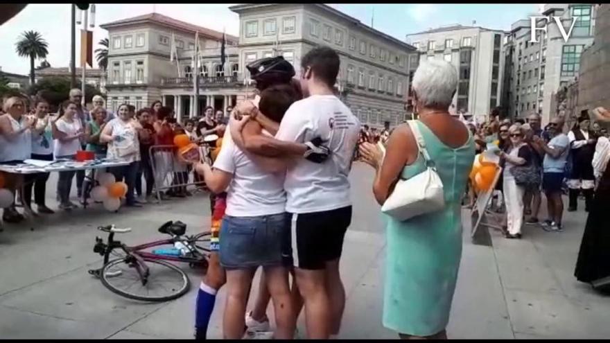 Víctor Loira llega a Pontevedra en su vuelta a Galicia a favor de los afectados por enfermedades intestinales