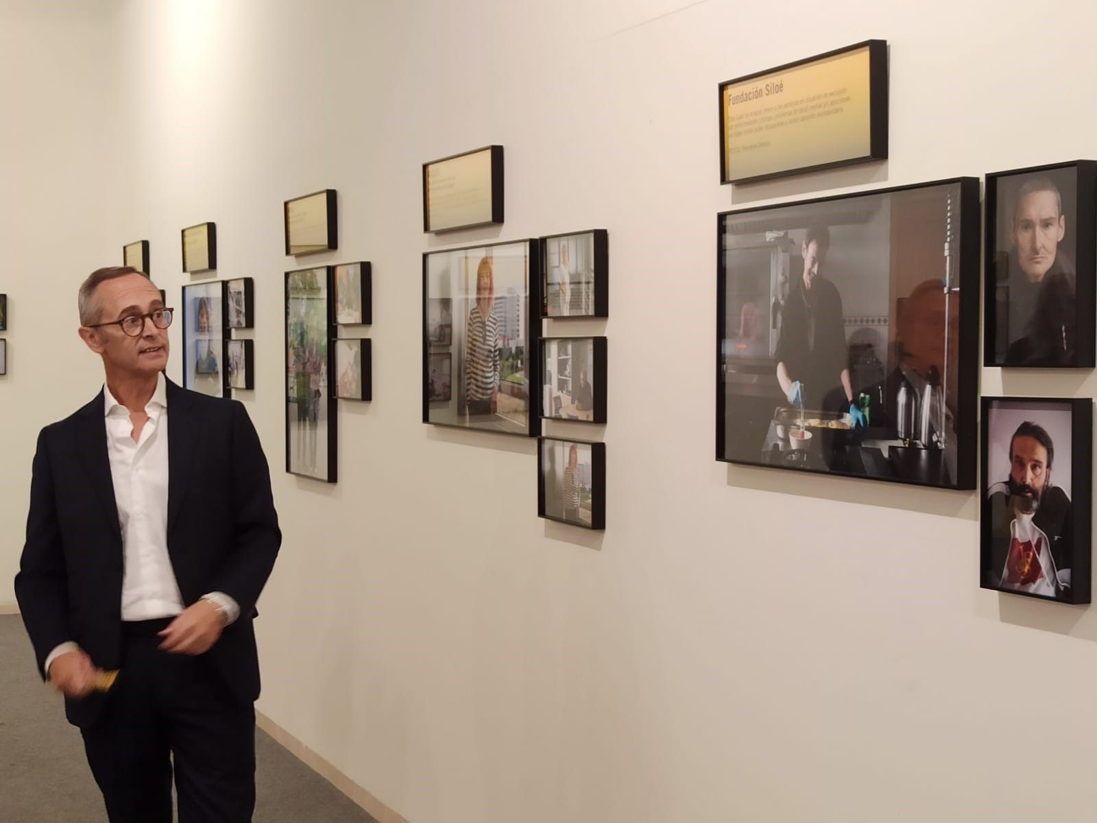 "Nuestros vecinos invisibles", la gran exposición sobre la acción social que se puede ver en Pola de Siero