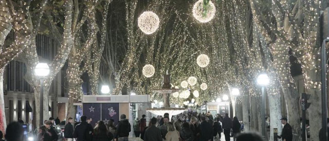 El Govern pretende consensual con los Ayuntamientos un horario para las luces navideñas.