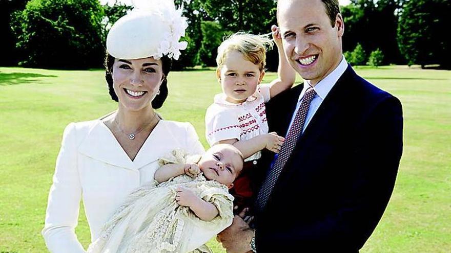 Carlota de Cambridge : LAS FOTOS OFICIALES DEL BAUTIZO DE LA BISNIETA