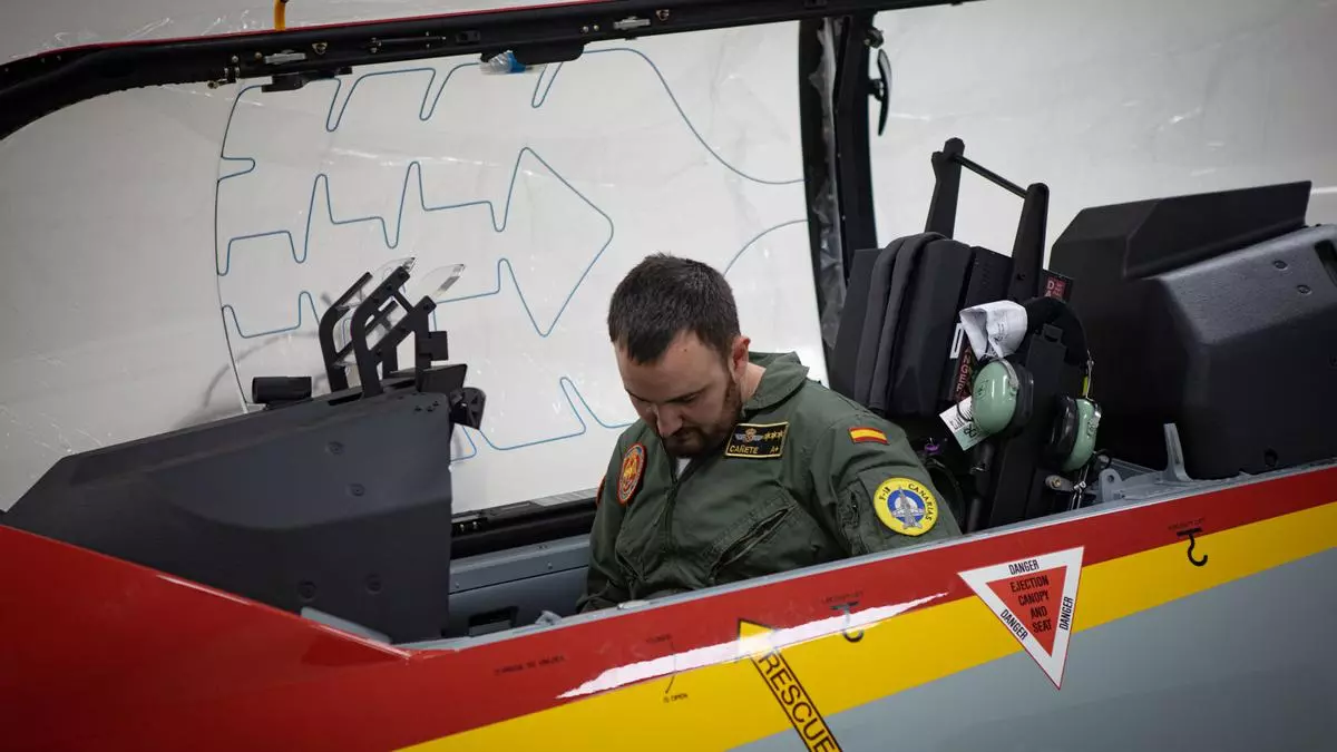 Los futuros pilotos de la AGA estrenan avión de entrenamiento, más moderno y eficiente