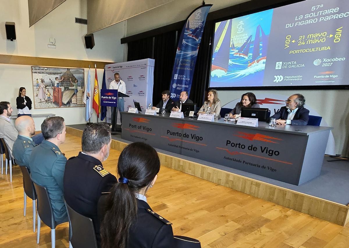 Rubén Marín, Xosé Manuel Meirelles, Luisa Sánchez, Ana Ortiz y Mario Cardama, durante la presentación de "La Solitarie du Figaro Paprec".