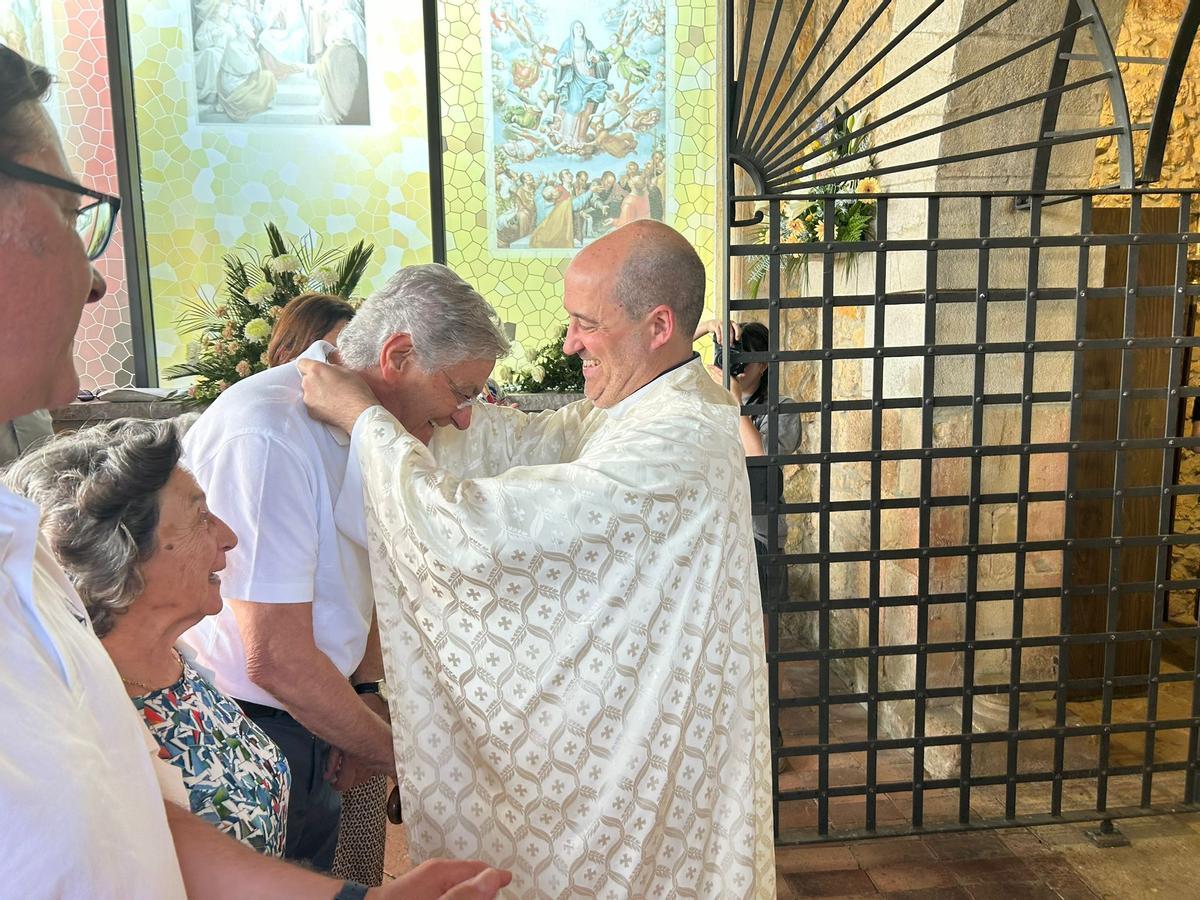EN IMÁGENES: Homenaje vecinal a Joaquín Alperi y merienda de las fiestas de la Virgen de la Cabeza