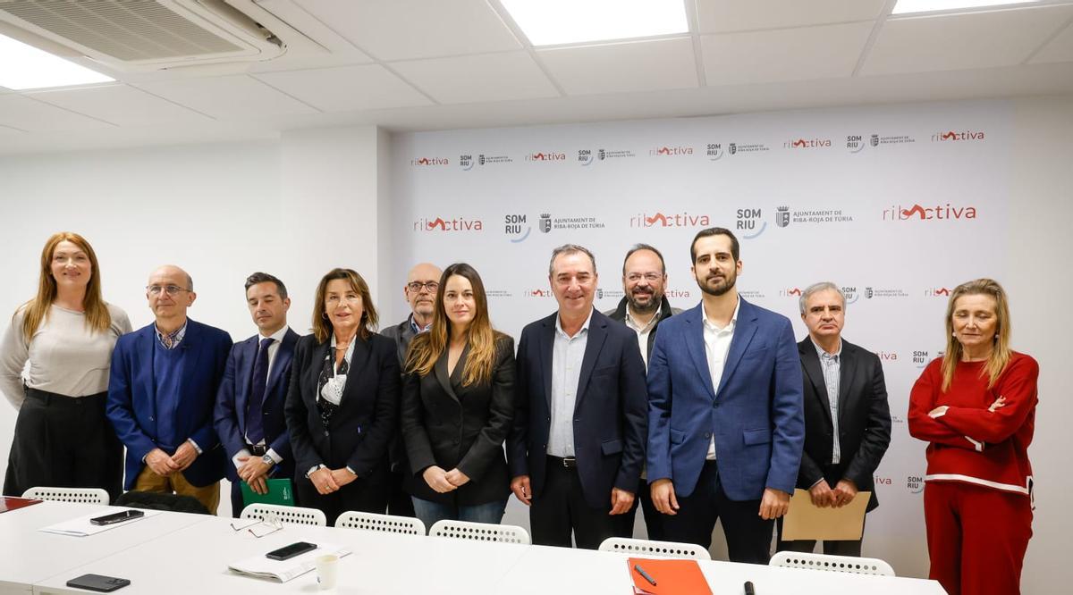 Los integrantes de la primera mesa posan antes de empezar.
