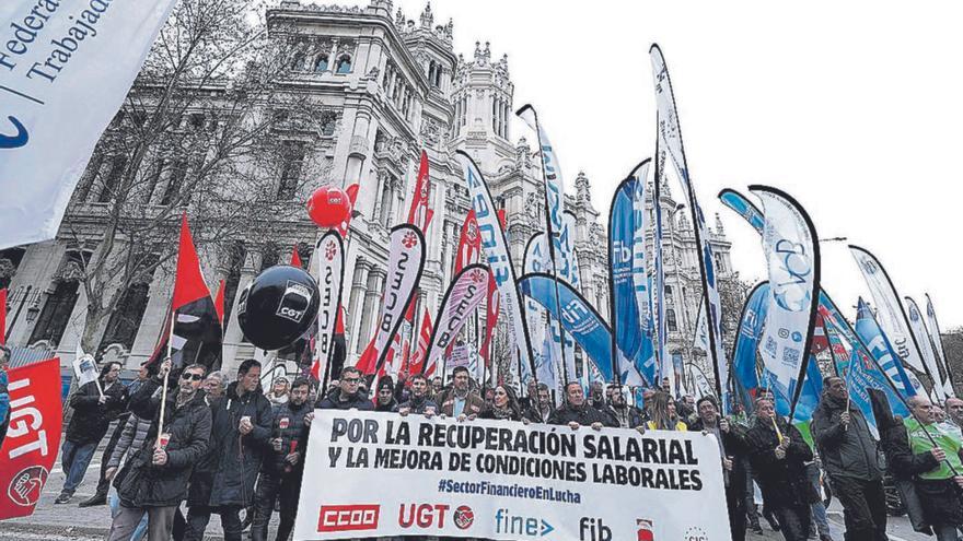 Manifestación de trabajadores de la banca en Madrid, esta semana. |  // DAVID CASTRO