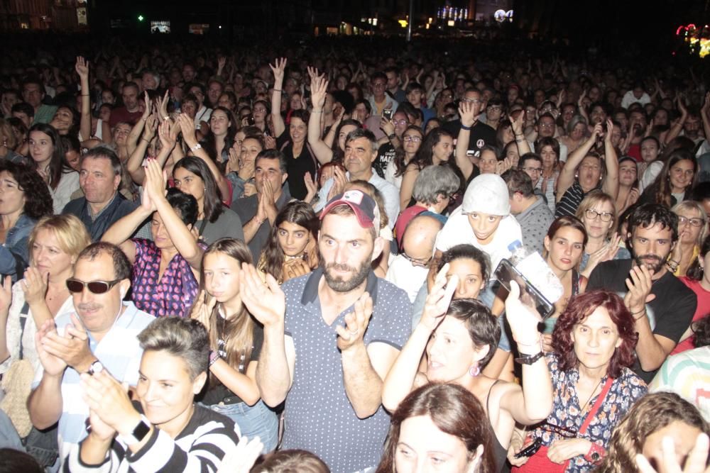 Rozalén llenó la Plaza de España con un concierto inclusivo con intérprete de signos y mochilas vibratorias