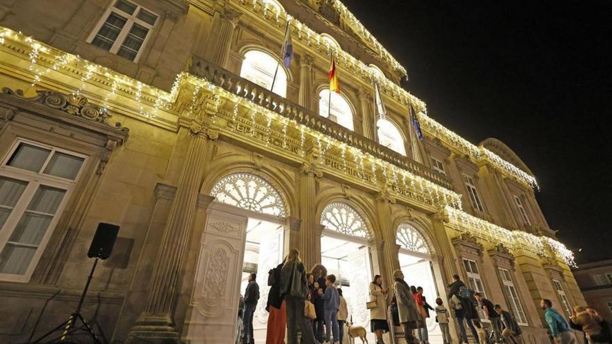 El Pazo Provincial, con la iluminación del pasado año
