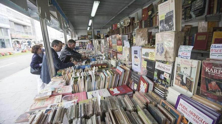 La Feria del Libro Antiguo arranca en los jardines